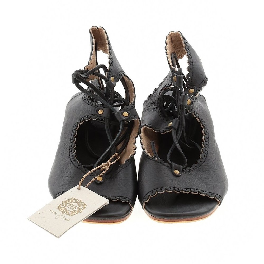 Elf Sandals 8.5 NWT